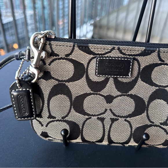 Coach wristlet black & gray with C logo pattern good used condition - Picture 7 of 9